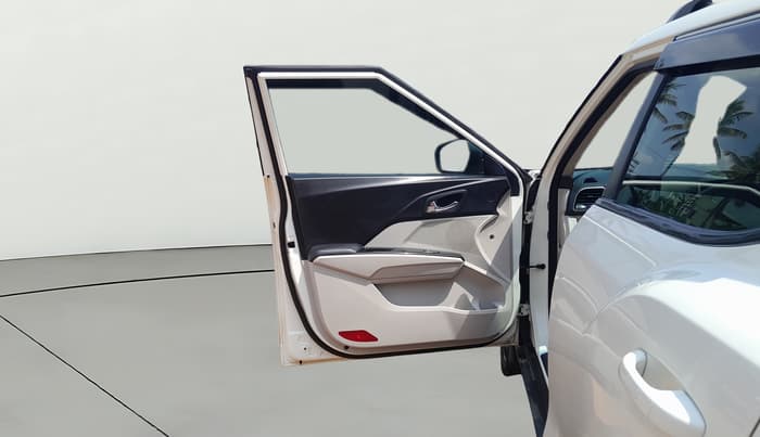 2019 Mahindra XUV300 W8 (O) 1.5 DIESEL, Diesel, Manual, 1,47,530 km, LHS Front Door