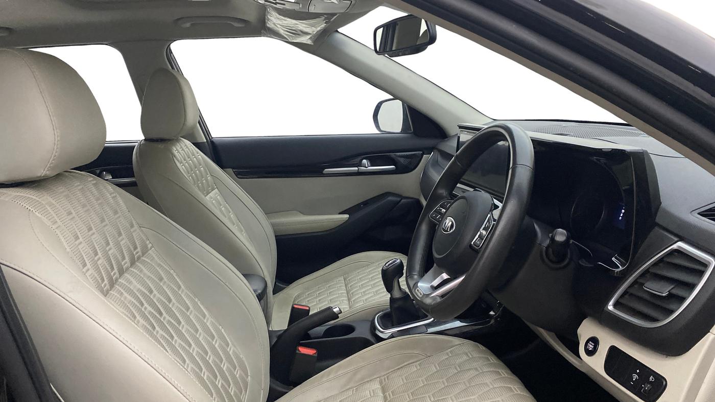 2021 KIA SELTOS HTX 1.5 PETROL, Petrol, Manual, 49,623 km, Right Side Front Door Cabin