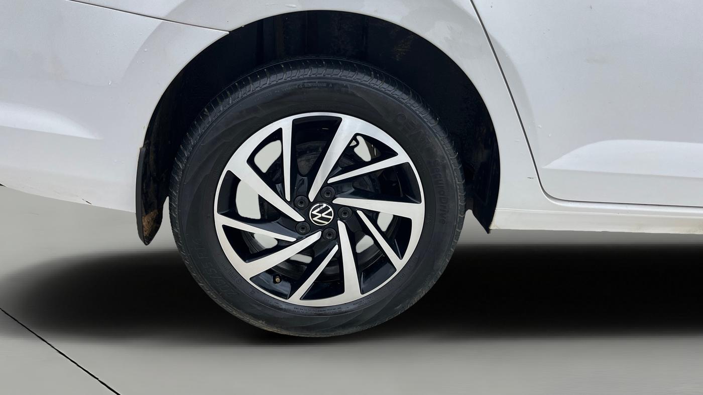2023 Volkswagen VIRTUS TOPLINE TSI 1.0 MT, Petrol, Manual, 30,202 km, Right Rear Wheel