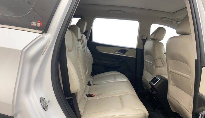 2023 Mahindra XUV700 AX 7 D AT AWD 7 STR, Diesel, Automatic, 94,253 km, Right Side Rear Door Cabin