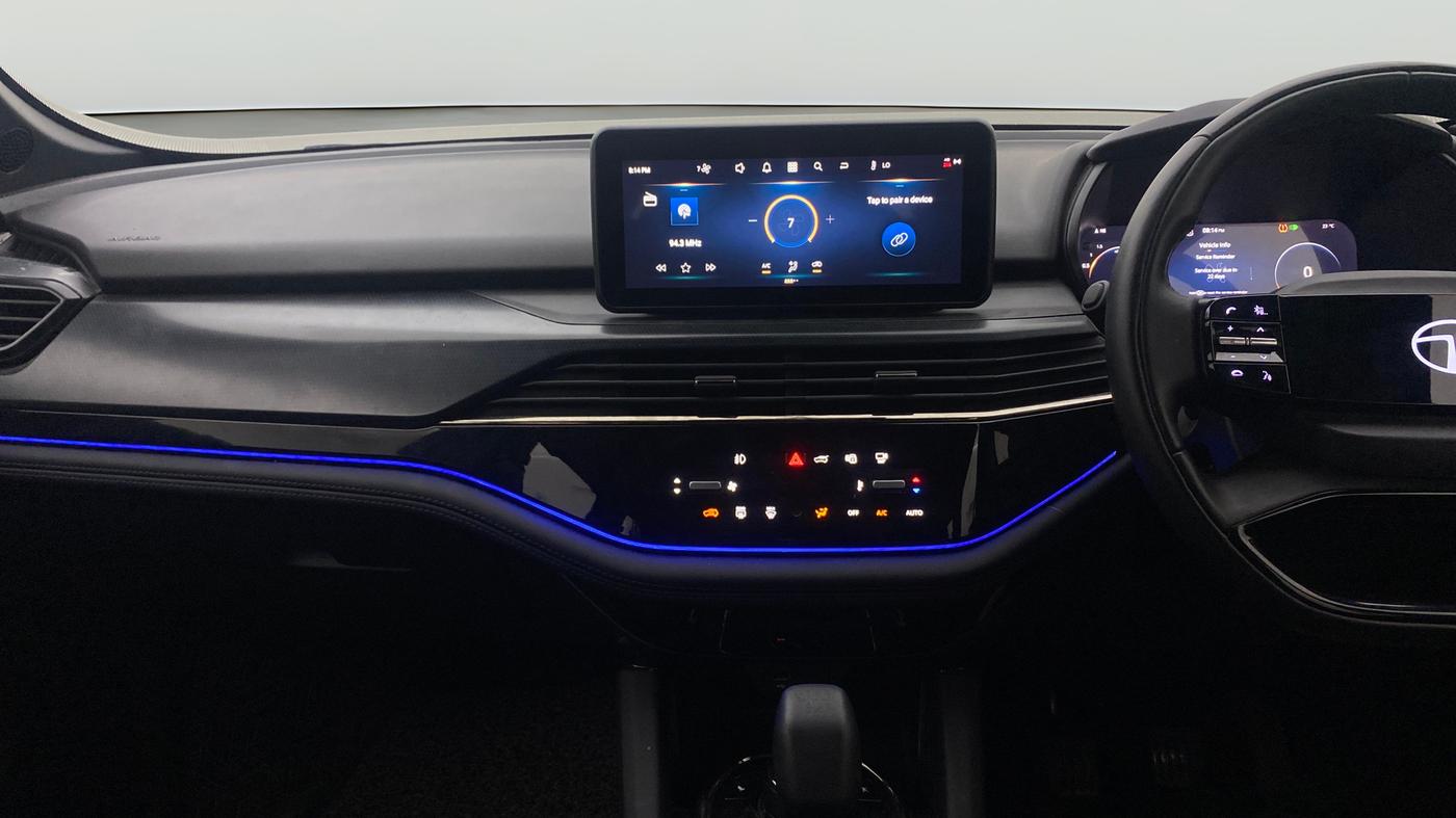 2023 Tata Safari ADVENTURE PLUS DARK EDITION, Diesel, Manual, 17,924 km, Air Conditioner
