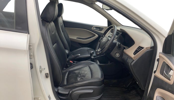 2014 Hyundai Elite i20 SPORTZ 1.4 CRDI, Diesel, Manual, 77,398 km, Right Side Front Door Cabin