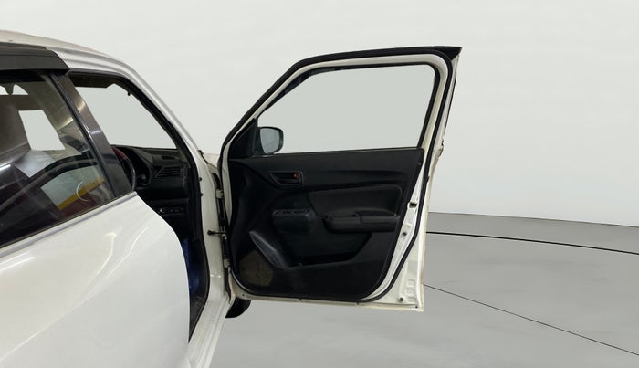 2020 Maruti Swift LXI, CNG, Manual, 94,918 km, RHS Front Door