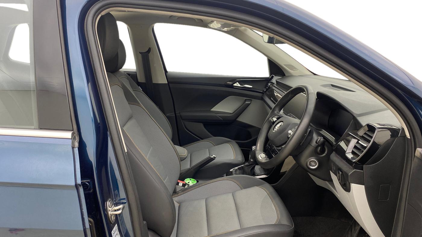 2025 Skoda KUSHAQ Prestige 1.5L TSI AT, Petrol, Automatic, 3,786 km, Right Side Front Door Cabin