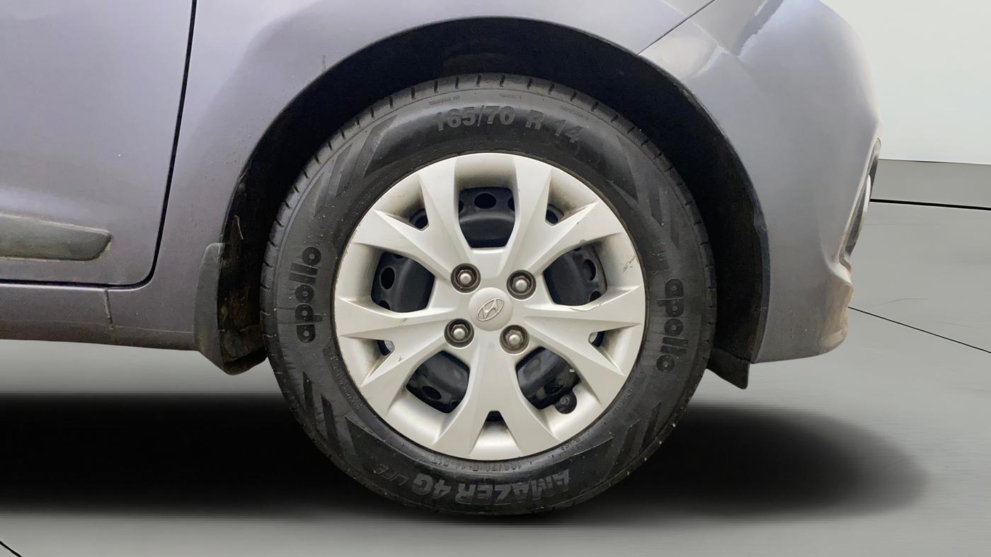 2014 Hyundai Grand i10 SPORTZ 1.2 KAPPA VTVT, Petrol, Manual, 40,044 km, Right Front Wheel