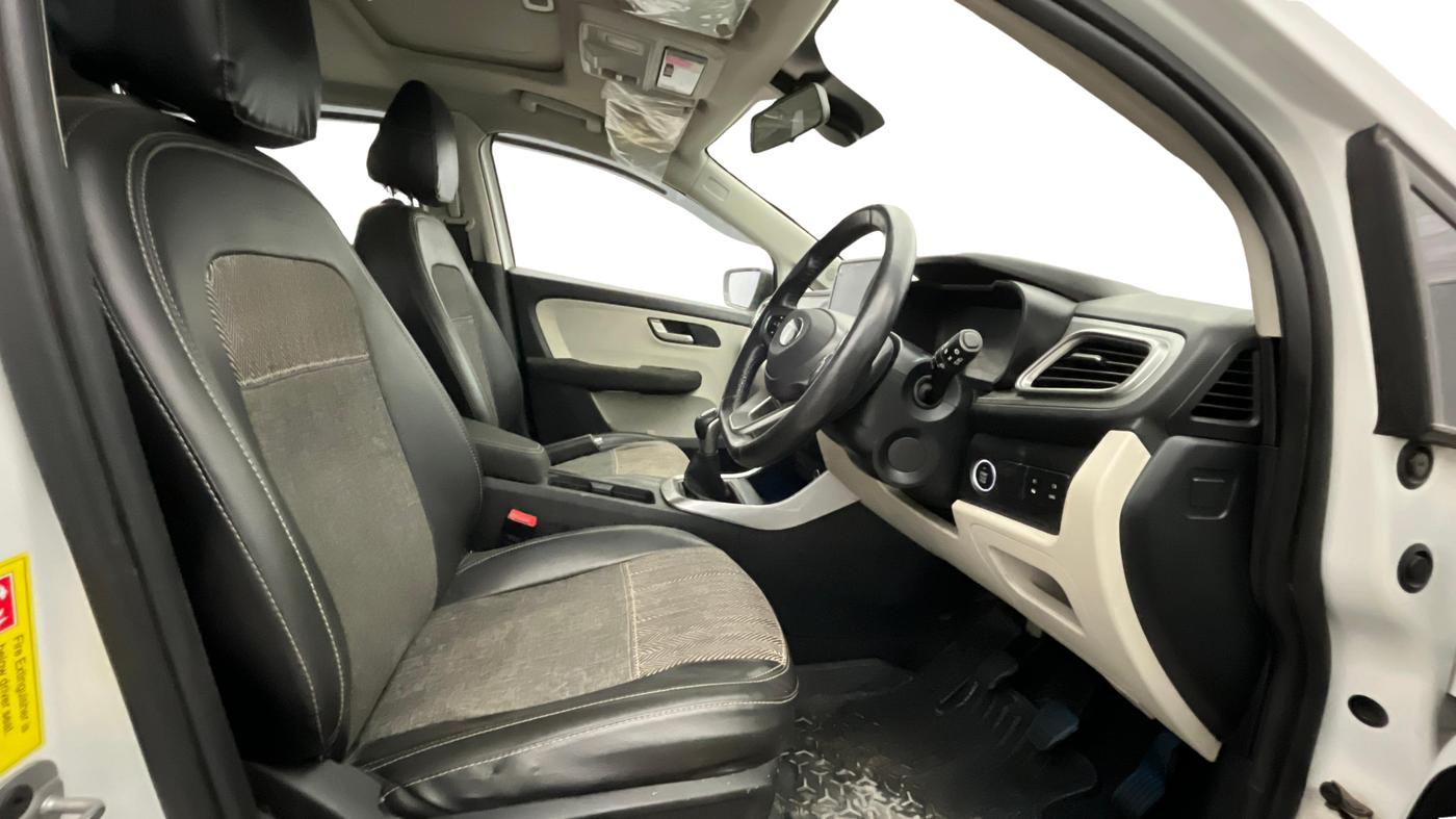 2024 Tata ALTROZ XZ PLUS SUNROOF CNG, CNG, Manual, 43,405 km, Right Side Front Door Cabin
