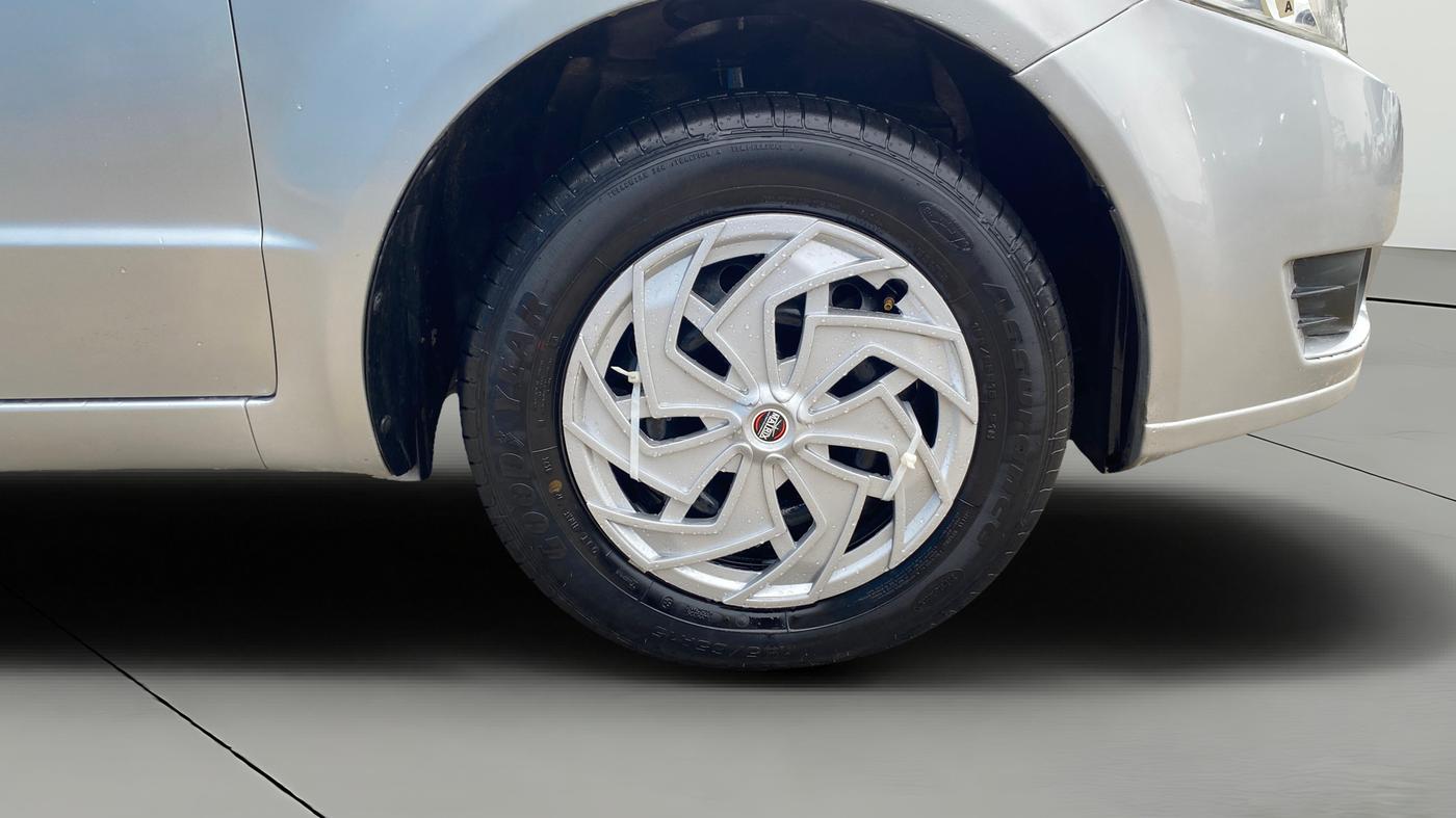 2013 Maruti SX4 VXI, Petrol, Manual, 51,187 km, Right Front Wheel
