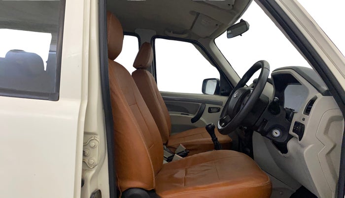 2017 Mahindra Scorpio S4 PLUS 1.99 INTELLI-HYBRID, Diesel, Manual, 61,856 km, Right Side Front Door Cabin