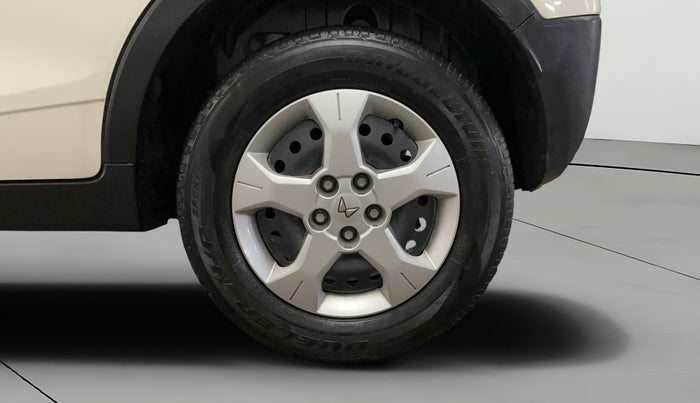 2023 Mahindra XUV300 W6 1.2 PETROL AMT, Petrol, Automatic, 39,599 km, Left Rear Wheel