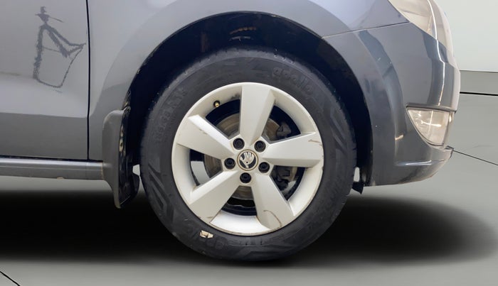 2016 Skoda Rapid 1.6 MPI STYLE PLUS AT, Petrol, Automatic, 87,383 km, Right Front Wheel