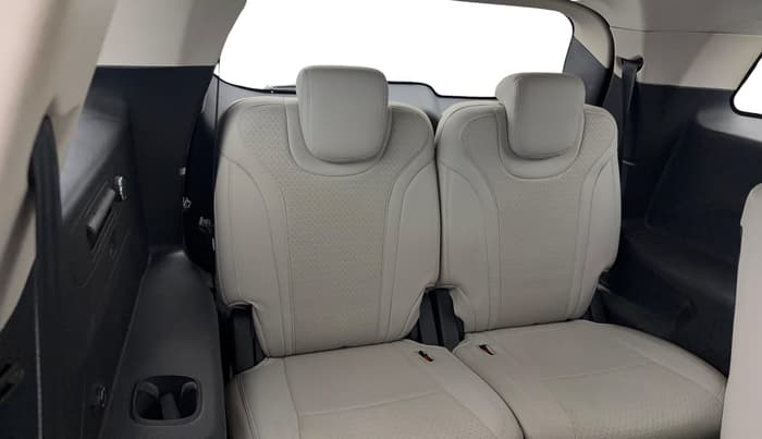 2022 Mahindra XUV700 AX 5 P MT 7 STR, Petrol, Manual, 55,215 km, Third Seat Row ( optional )