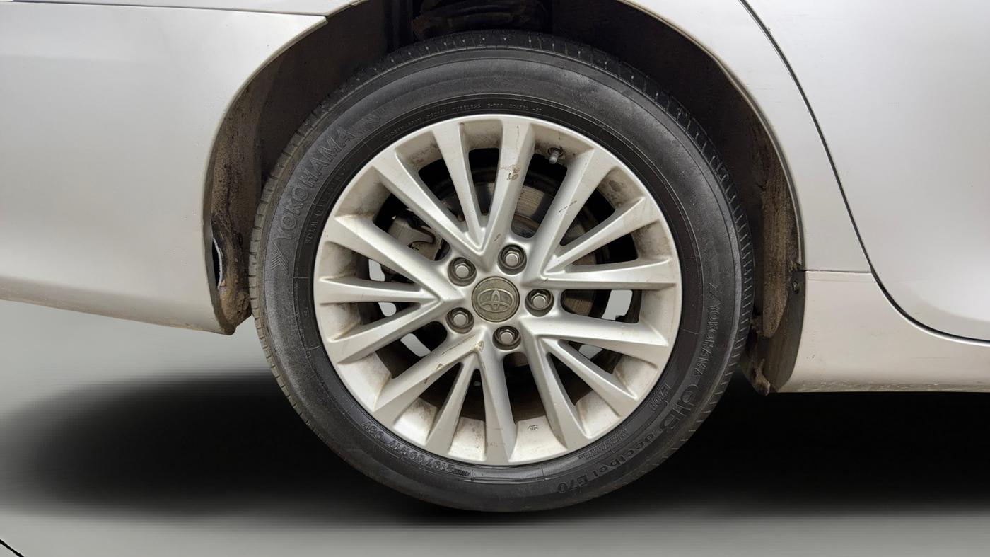 2016 Toyota Camry HYBRID, Hybrid, Automatic, 63,113 km, Right Rear Wheel