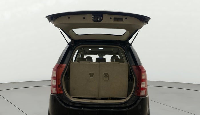 2017 Mahindra XUV500 W10 AT, Diesel, Automatic, 1,11,323 km, Boot Door Open