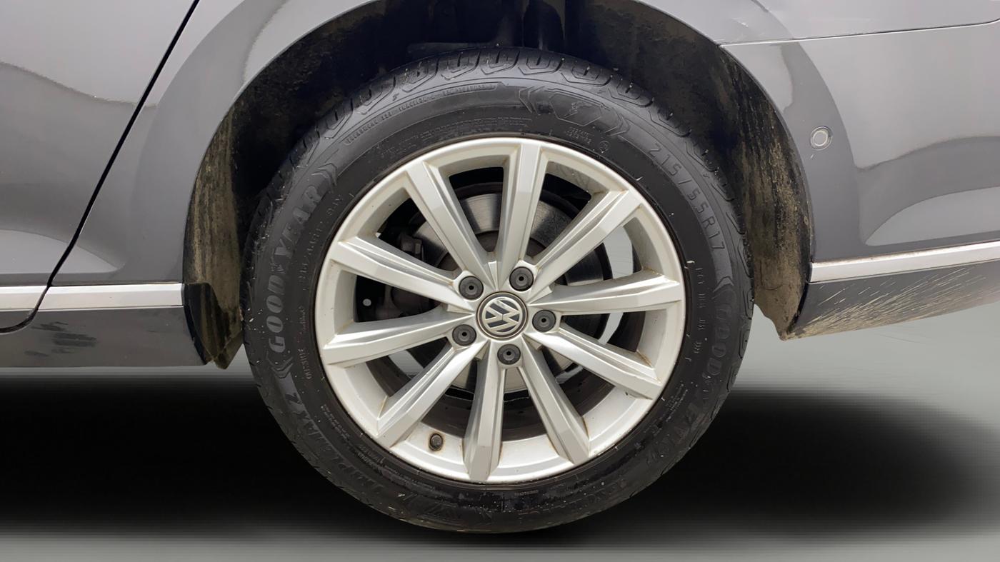 2018 Volkswagen Passat HIGHLINE DSG, Diesel, Automatic, 1,08,680 km, Left Rear Wheel