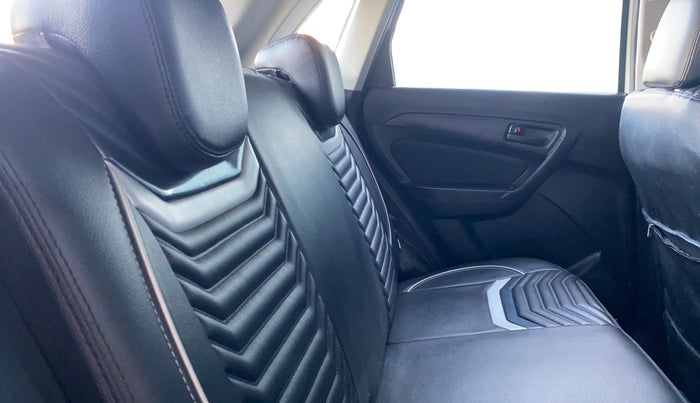 2020 Maruti Vitara Brezza VXI, Petrol, Manual, 55,333 km, Right Side Rear Door Cabin