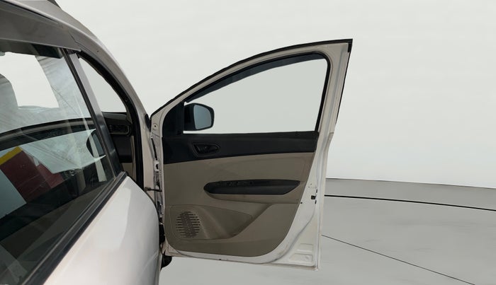 2022 Renault TRIBER RXT, Petrol, Manual, 1,01,614 km, RHS Front Door