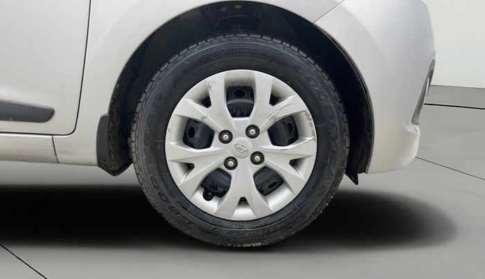 2015 Hyundai Grand i10 SPORTZ 1.2 KAPPA VTVT, Petrol, Manual, 38,450 km, Right Front Wheel