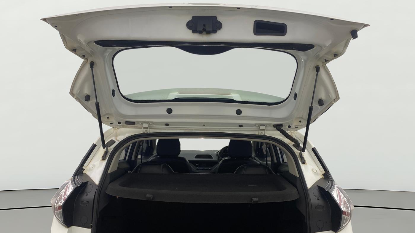2023 Tata NEXON XM SUNROOF DIESEL, Diesel, Manual, 1,22,287 km, Boot Door Open