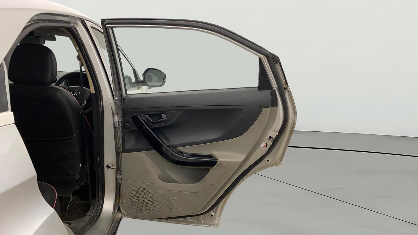 2018 Tata NEXON XM PETROL, CNG, Manual, 1,00,474 km, RHS Rear Door