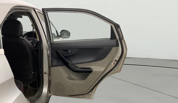 2018 Tata NEXON XM PETROL, CNG, Manual, 1,00,385 km, RHS Rear Door