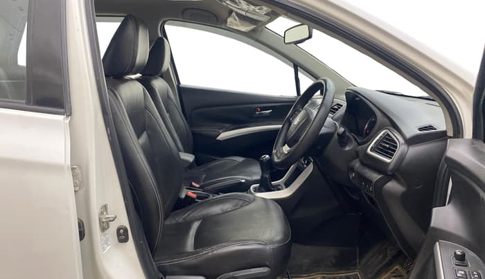 2016 Maruti S Cross ALPHA 1.3, Diesel, Manual, 1,27,663 km, Right Side Front Door Cabin