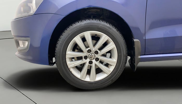 2014 Volkswagen Polo HIGHLINE1.2L, Petrol, Manual, 1,18,375 km, Left Front Wheel