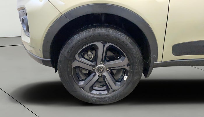 2022 Tata NEXON XZA PLUS (PREMIUM) KAZIRANGA PETROL, Petrol, Automatic, 32,262 km, Left Front Wheel