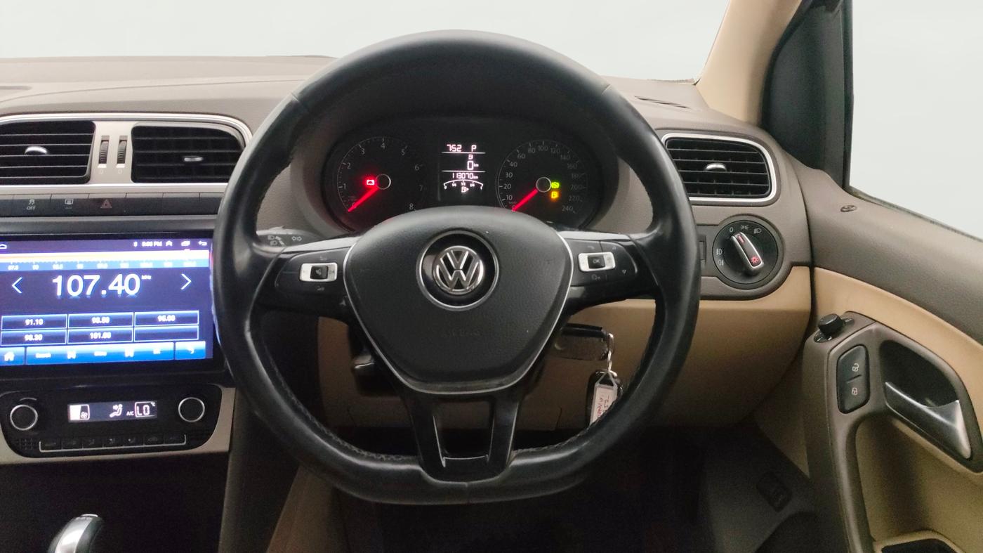 2017 Volkswagen Vento HIGHLINE PETROL AT, Petrol, Automatic, 1,13,139 km, Steering Wheel Close Up
