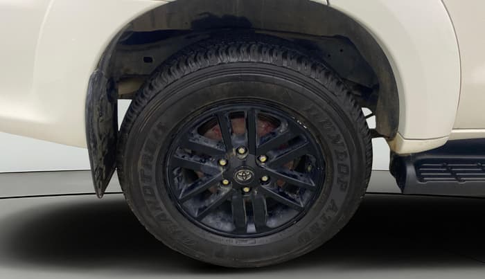 2013 Toyota Fortuner 3.0 4X2 AT, Diesel, Automatic, 1,25,493 km, Right Rear Wheel