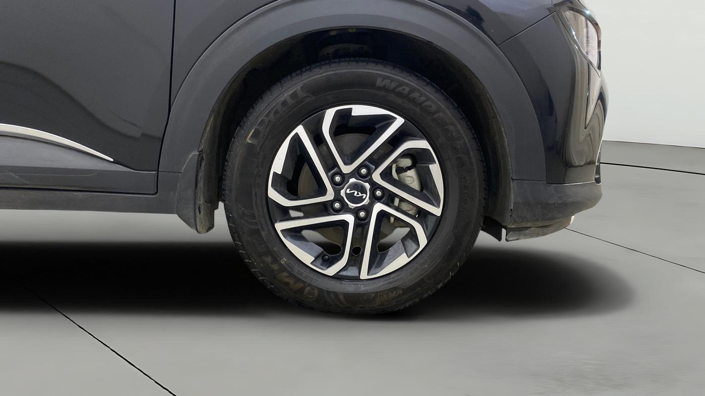 2023 KIA CARENS PRESTIGE PLUS 1.5 PETROL IMT 7 STR, Petrol, Manual, 9,820 km, Right Front Wheel