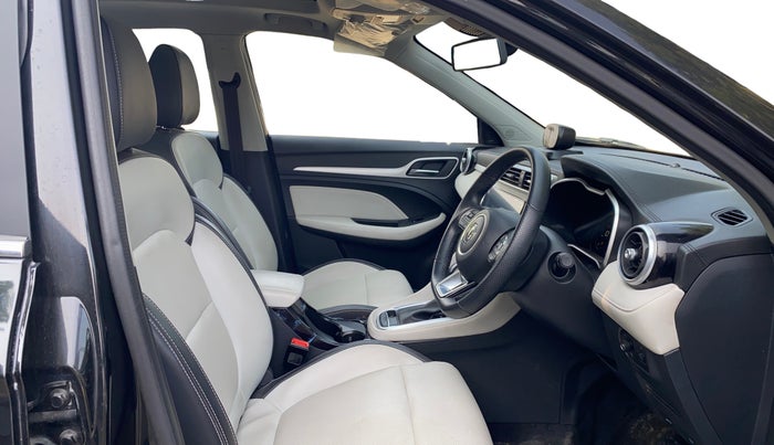 2022 MG ASTOR SHARP 1.5 CVT, Petrol, Automatic, 10,840 km, Right Side Front Door Cabin