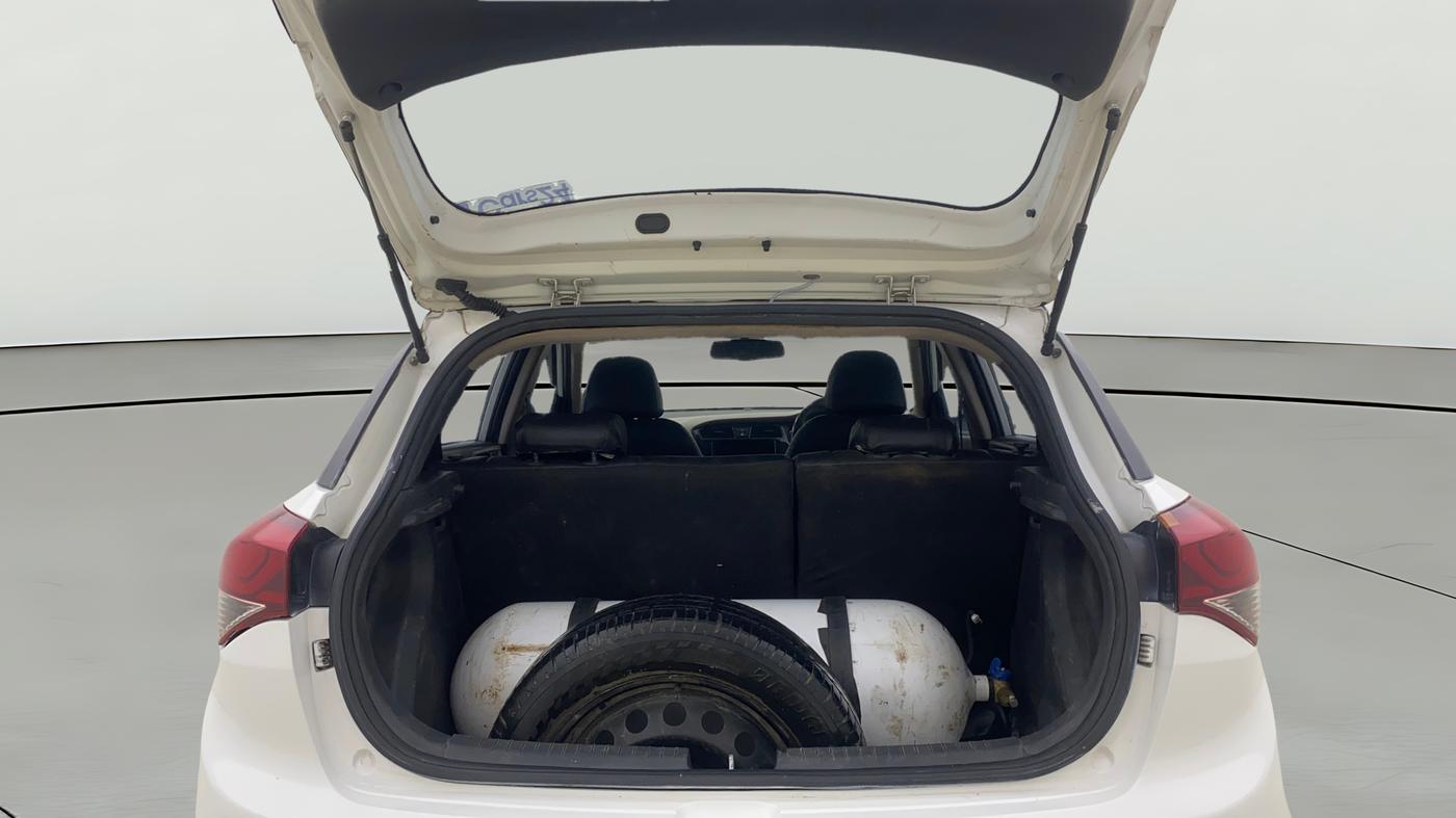 2015 Hyundai Elite i20 ASTA 1.2, CNG, Manual, 1,24,794 km, Boot Open Zoomed View