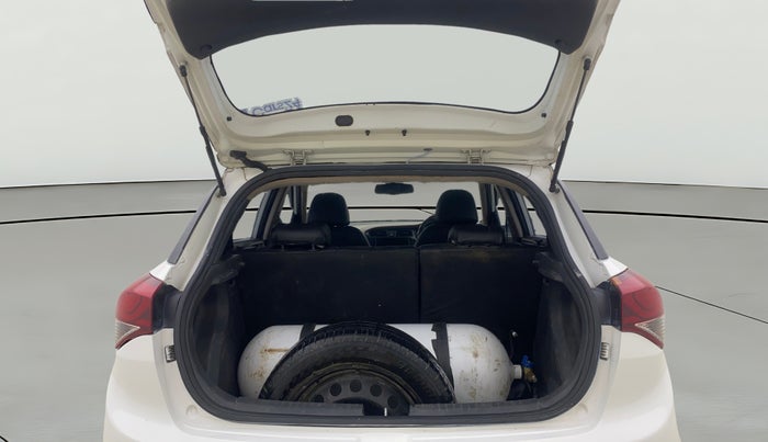 2015 Hyundai Elite i20 ASTA 1.2, CNG, Manual, 1,24,452 km, Boot Open Zoomed View