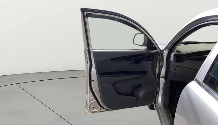 2017 Mahindra KUV 100 NXT K2 P 6 STR, Petrol, Manual, 38,530 km, LHS Front Door