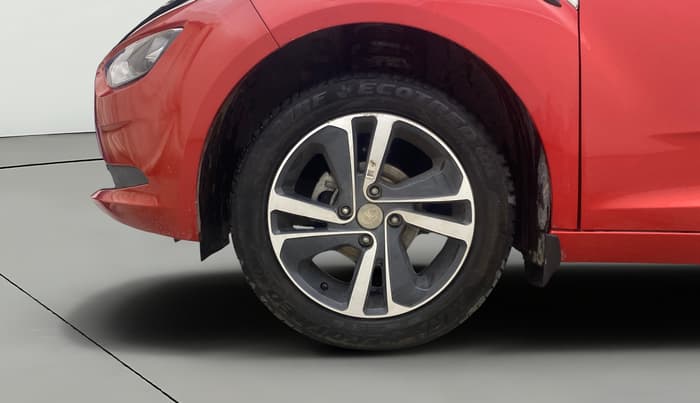 2023 Tata ALTROZ XZ PETROL, Petrol, Manual, 10,186 km, Left Front Wheel