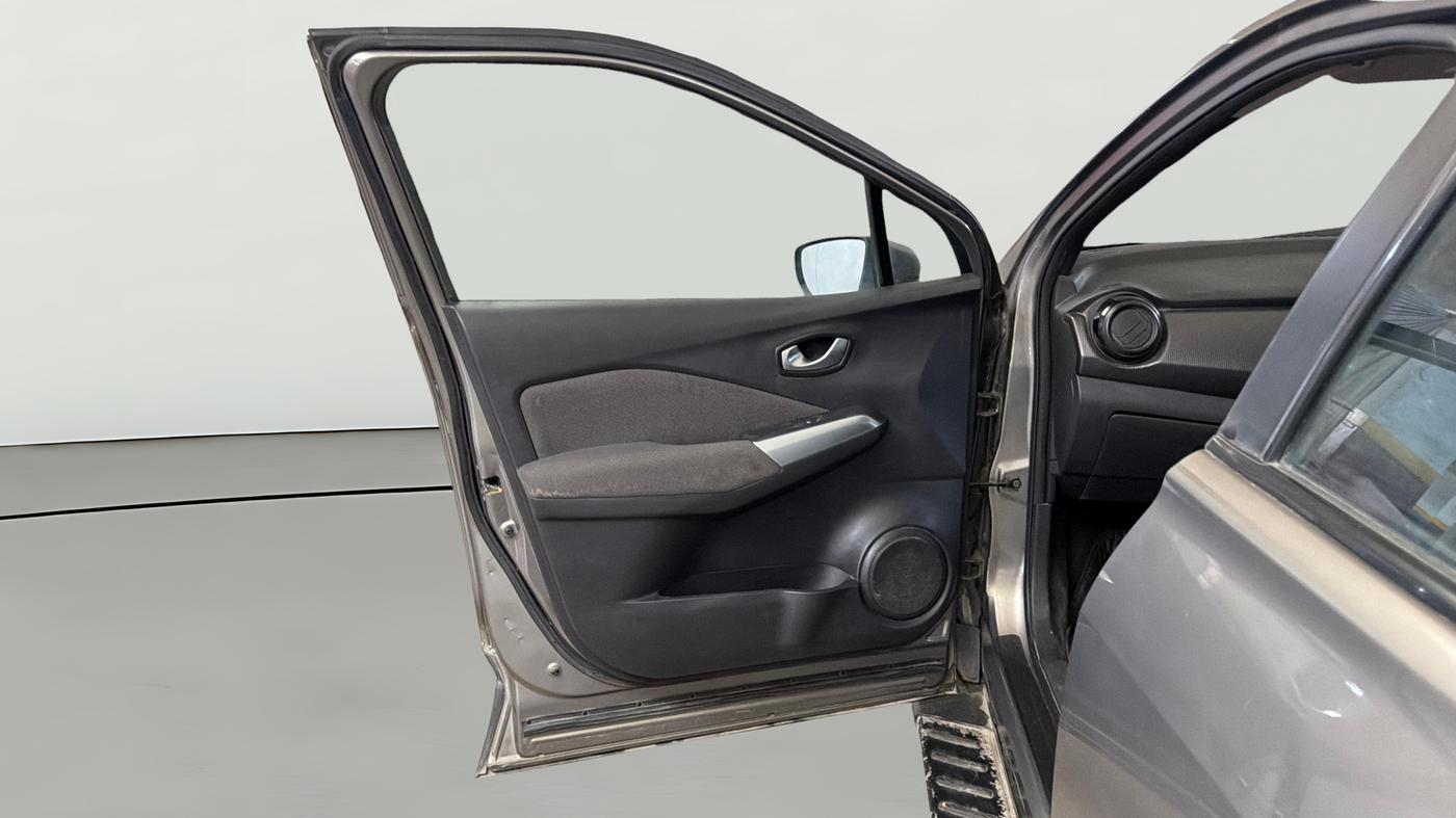 2019 Nissan Kicks XL 1.5, Petrol, Manual, 89,093 km, LHS Front Door
