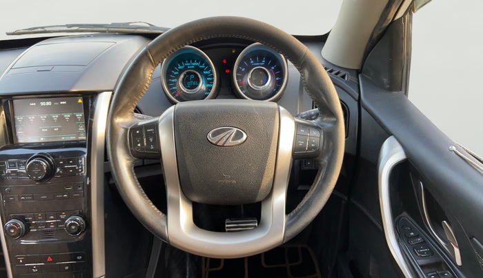 2018 Mahindra XUV500 W11 AT, Diesel, Automatic, 1,03,757 km, Steering Wheel Close Up