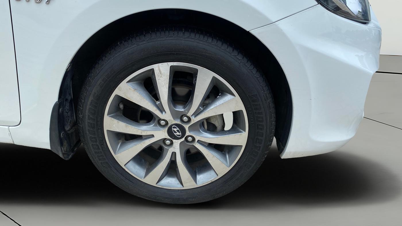2014 Hyundai Verna FLUIDIC 1.6 VTVT SX, Petrol, Manual, 61,445 km, Right Front Wheel