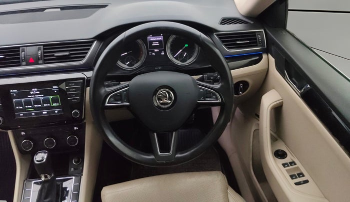 2016 Skoda Superb L&K 1.8 TSI AT, Petrol, Automatic, 1,00,251 km, Steering Wheel Close Up