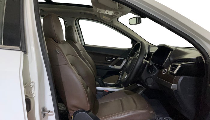 2021 Tata Harrier XZA PLUS 2.0L, Diesel, Automatic, 98,036 km, Right Side Front Door Cabin