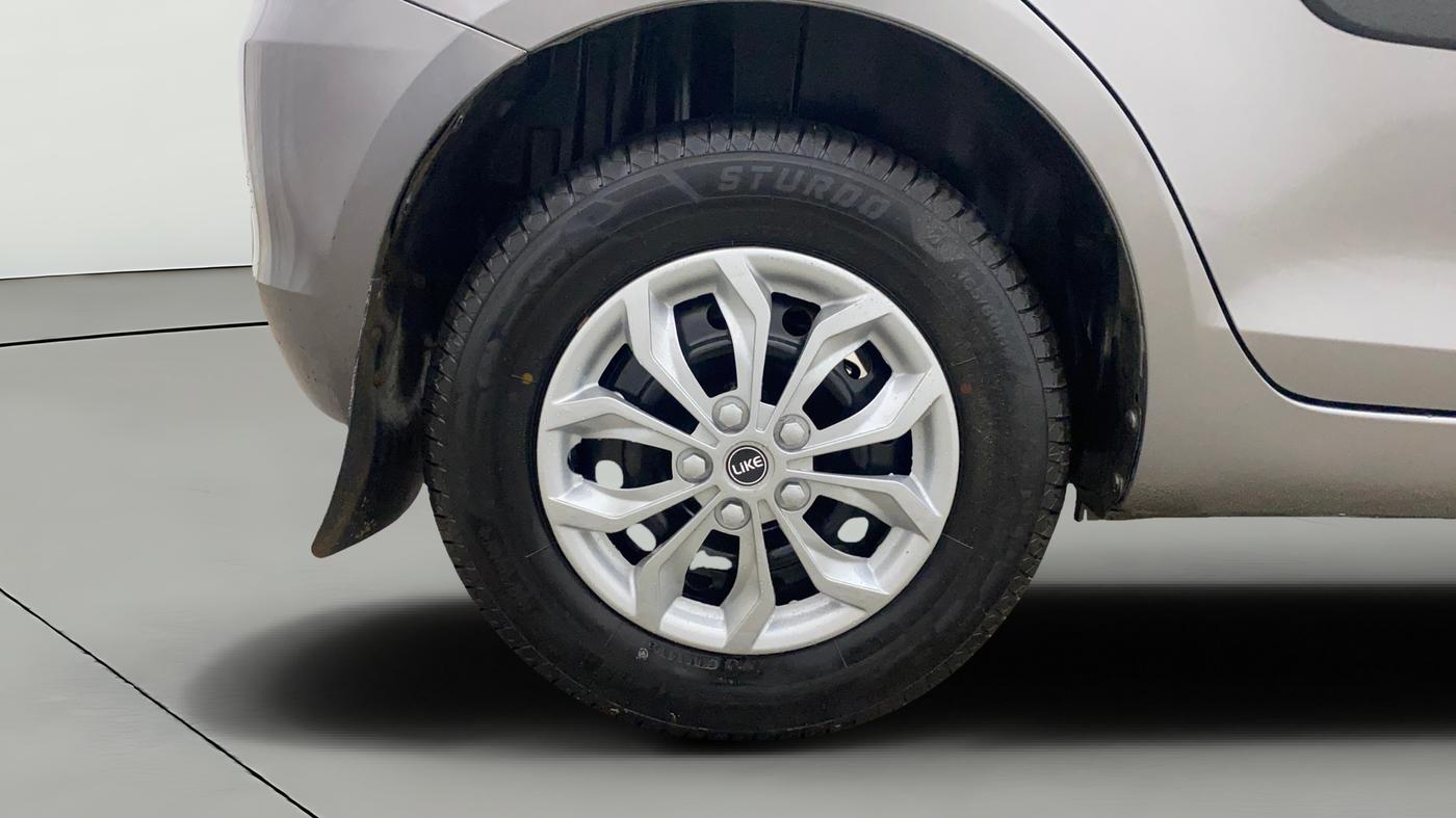 2015 Maruti Swift VXI, Petrol, Manual, 85,193 km, Right Rear Wheel