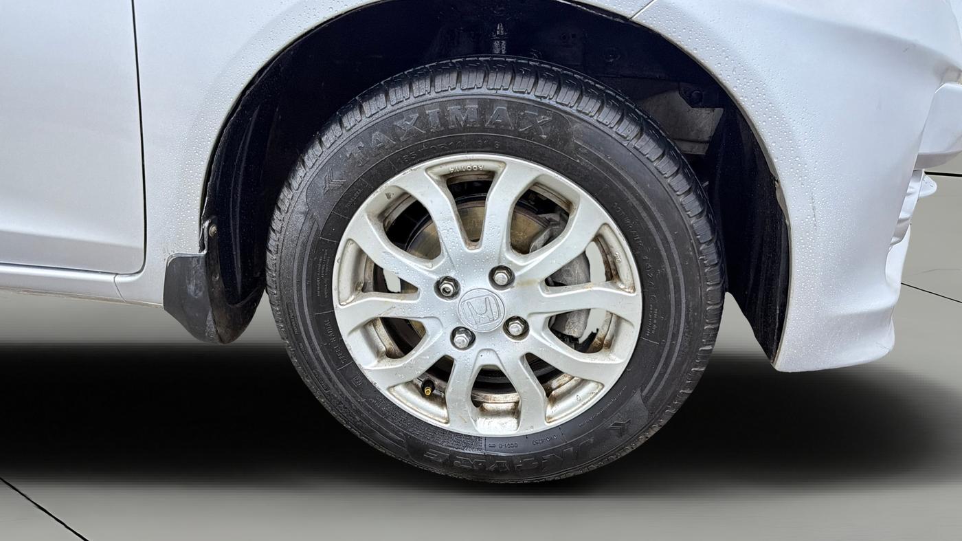 2015 Honda Amaze 1.2L I-VTEC VX AT, Petrol, Automatic, 40,389 km, Right Front Wheel