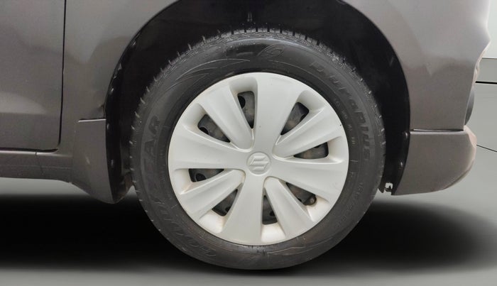 2017 Maruti Ertiga VXI CNG, CNG, Manual, 68,349 km, Right Front Wheel