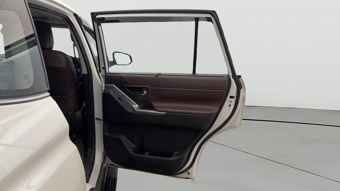 2024 Toyota INNOVA HYCROSS ZX HYBRID 7 STR, Hybrid, Automatic, 24,109 km, RHS Rear Door