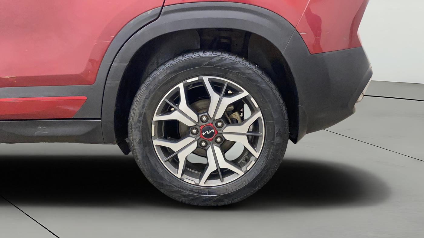 2021 KIA SELTOS GTX PLUS AT 1.5 DIESEL, Diesel, Automatic, 1,23,234 km, Left Rear Wheel