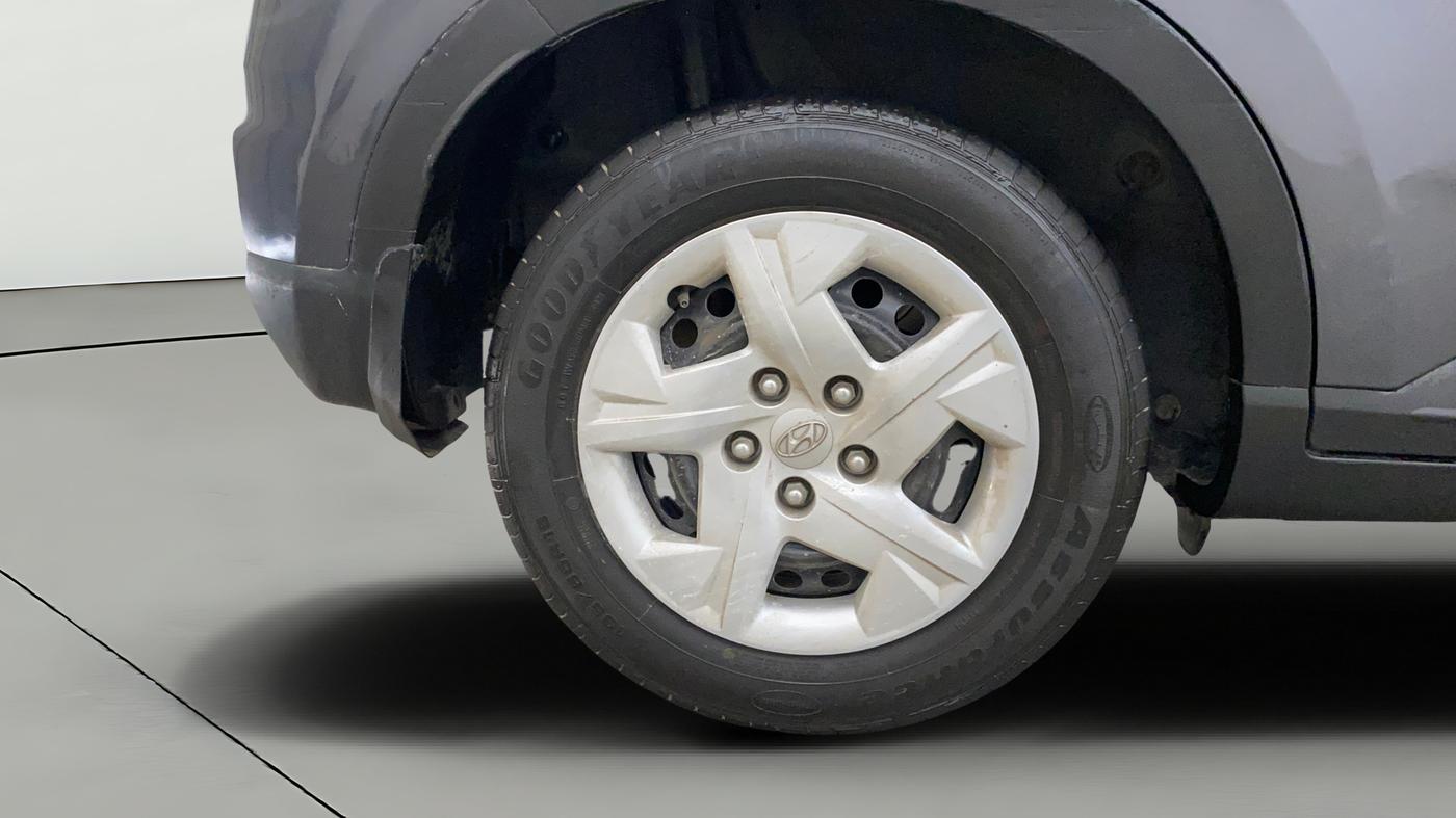 2022 Hyundai VENUE S+ 1.2, CNG, Manual, 56,314 km, Right Rear Wheel