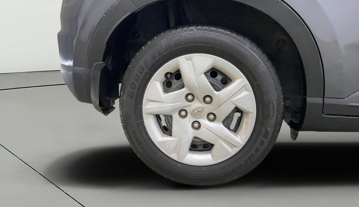 2022 Hyundai VENUE S+ 1.2, CNG, Manual, 56,314 km, Right Rear Wheel