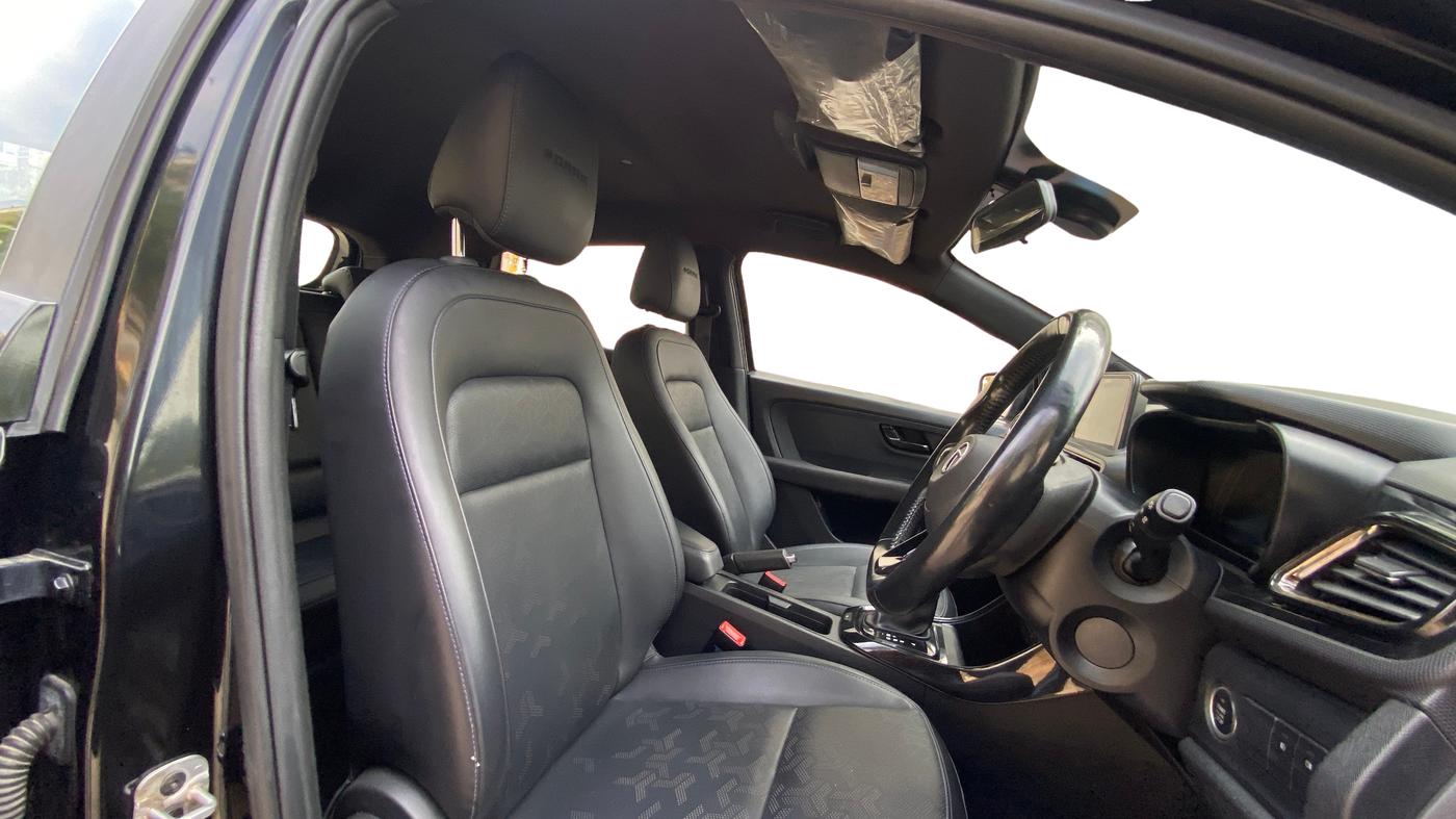 2022 Tata ALTROZ XZA PLUS DARK EDTION, Petrol, Automatic, 26,332 km, Right Side Front Door Cabin
