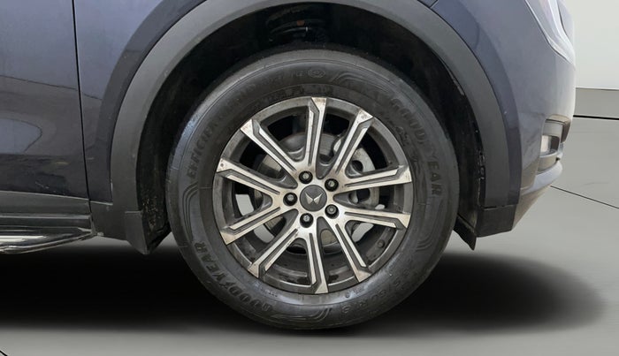 2023 Mahindra XUV700 AX 7 LUXURY P AT 7 STR, Petrol, Automatic, 14,877 km, Right Front Wheel