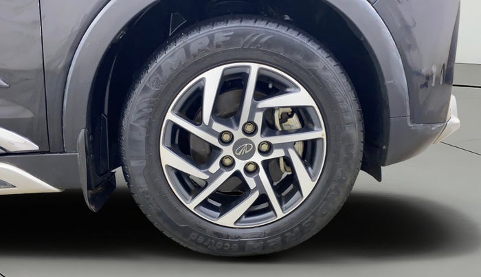 2022 Mahindra XUV300 W8 (O) 1.5 DIESEL, Diesel, Manual, 23,722 km, Right Front Wheel